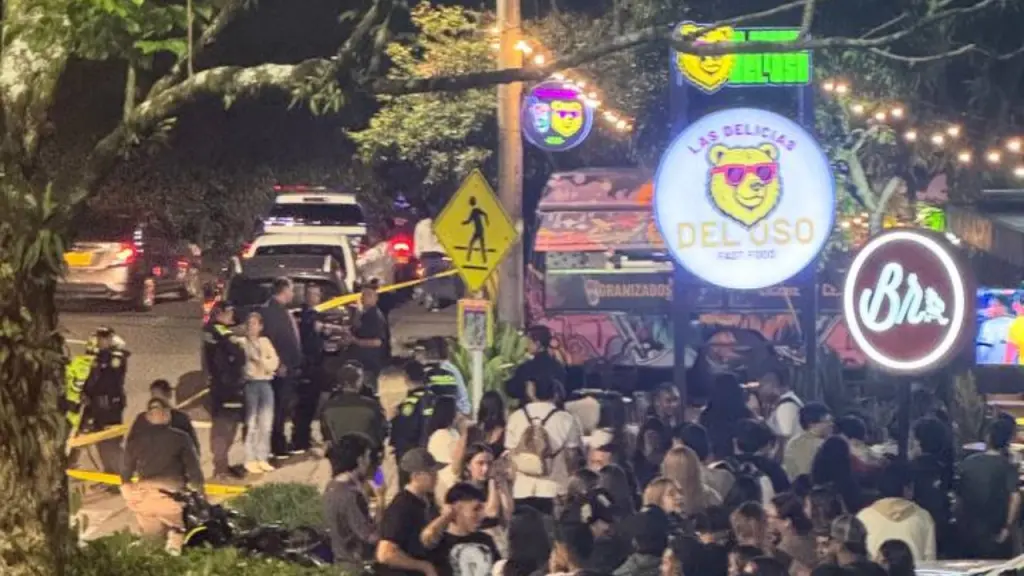 Intento de robo terminó en balacera en medio de fila del Burger Master en Medellín