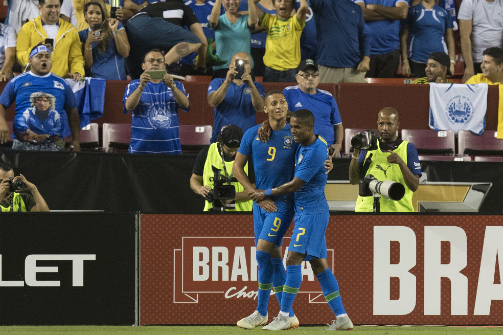 Brasil se lame las heridas con goleada 5-0 ante El Salvador