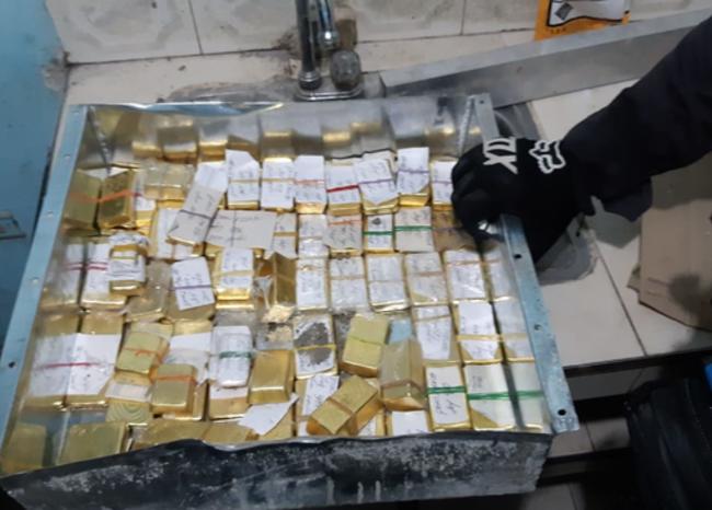 Hallan caleta con 54 kilos de oro del Clan del Golfo