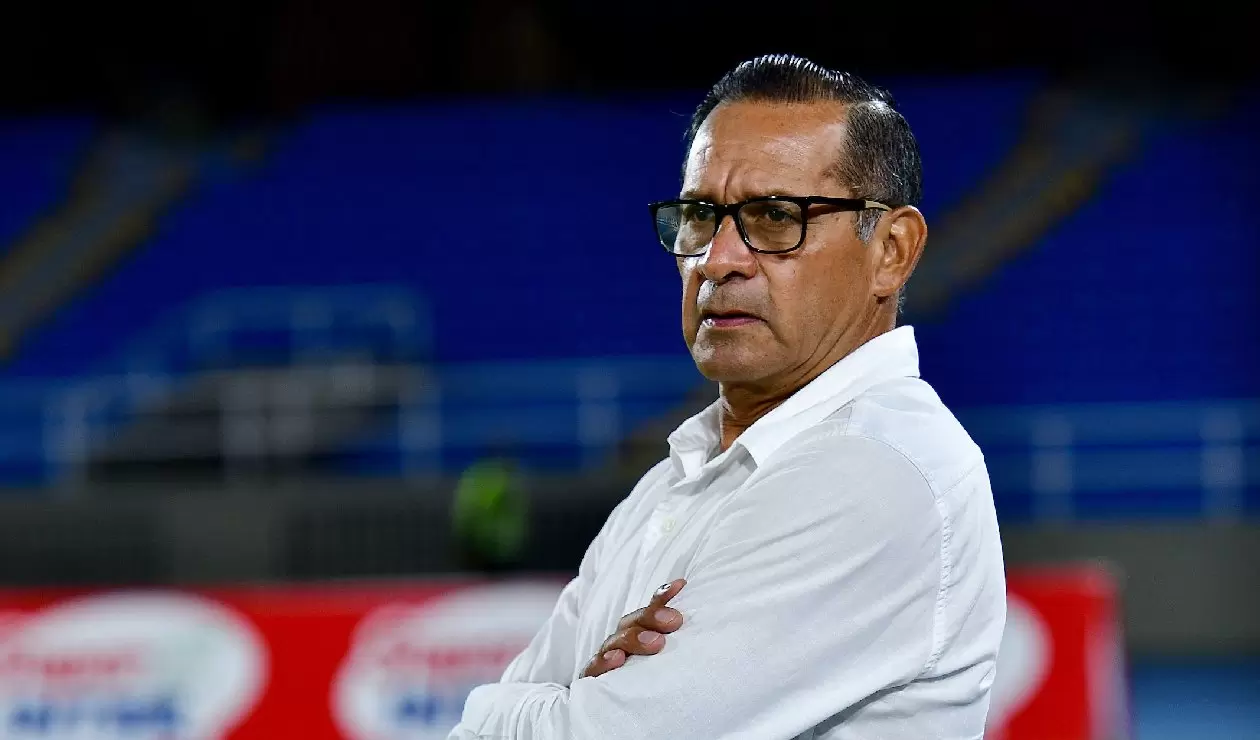 Cuando llegó en junio de 2023, llevaba 11 temporadas sin sentarse en un banquillo a dirigir un partido.