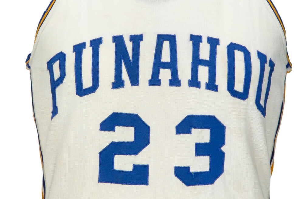 Camiseta de básquetbol de Barack Obama rematada en USD 120.000