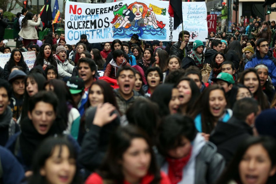 Los estudiantes vuelven a manifestarse para pedirle al Gobierno de Michelle Bachelet, que dé un giro radical en la reforma educativa en el país. /EFE
