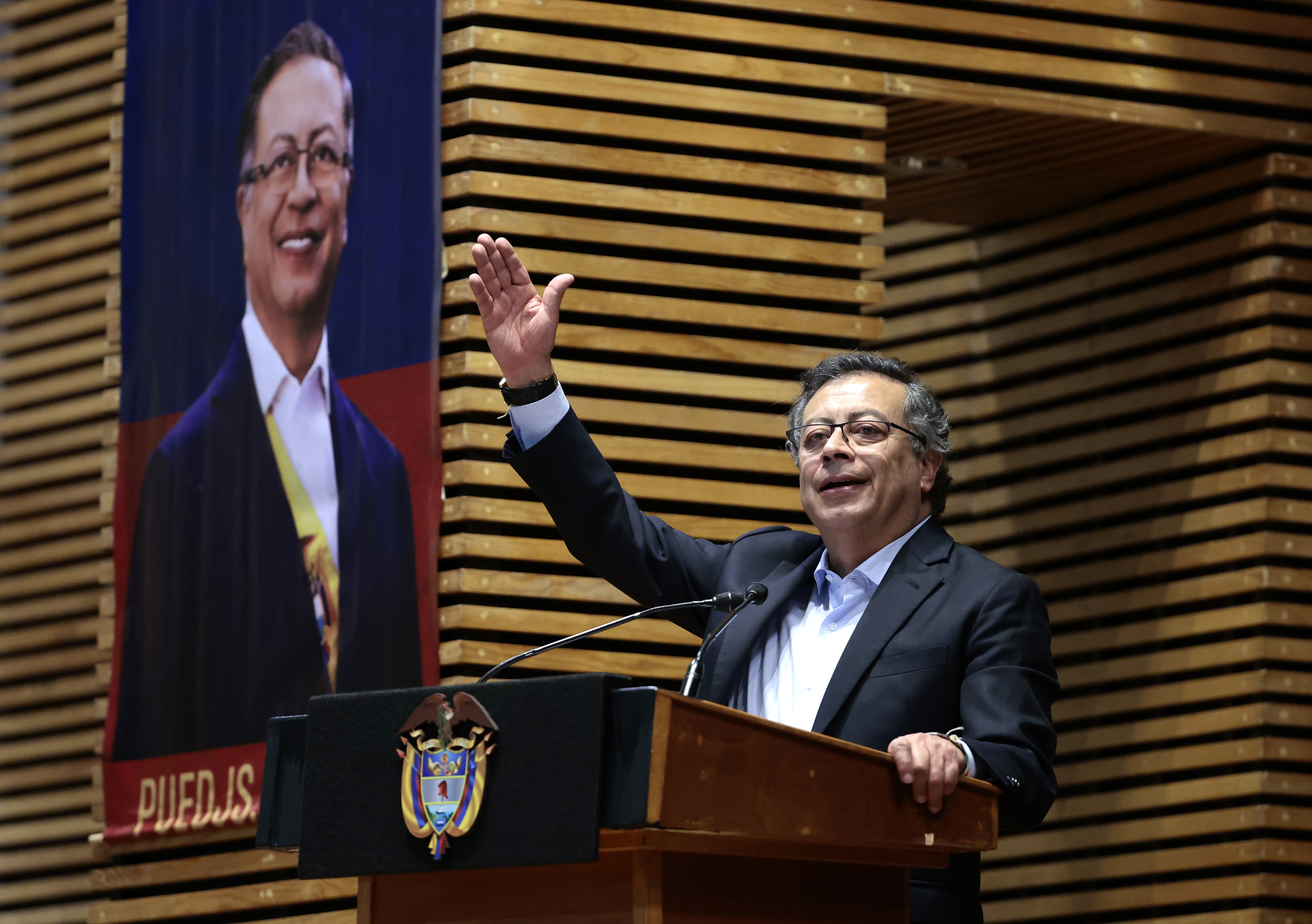 Gustavo Petro fue declarado en desacato por no nombrar a expertos en la CREG