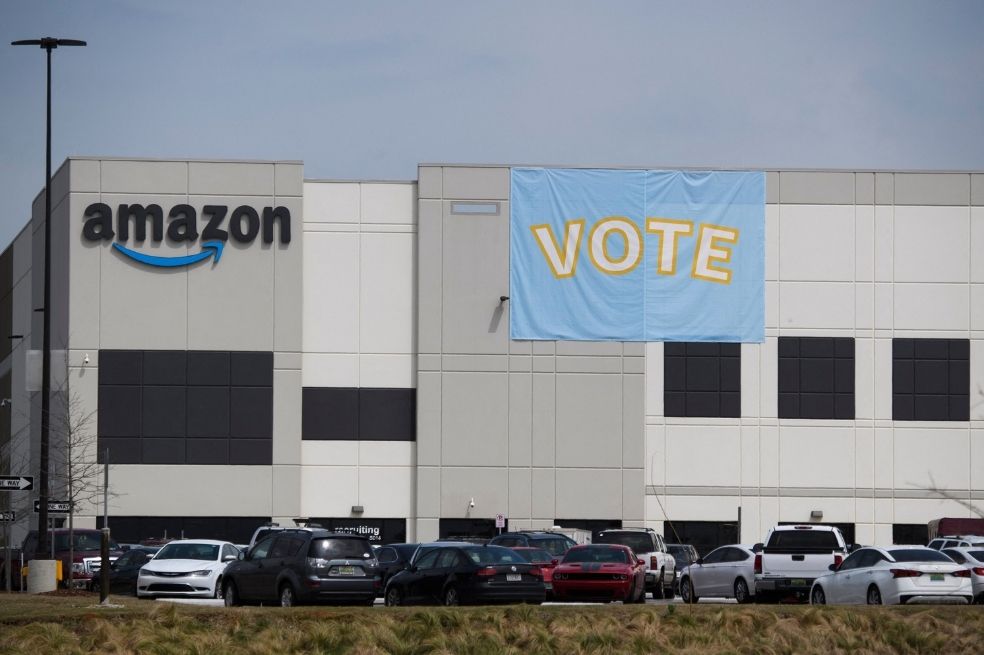 Juego sucio: las cuentas falsas que defendían a Amazon en Twitter