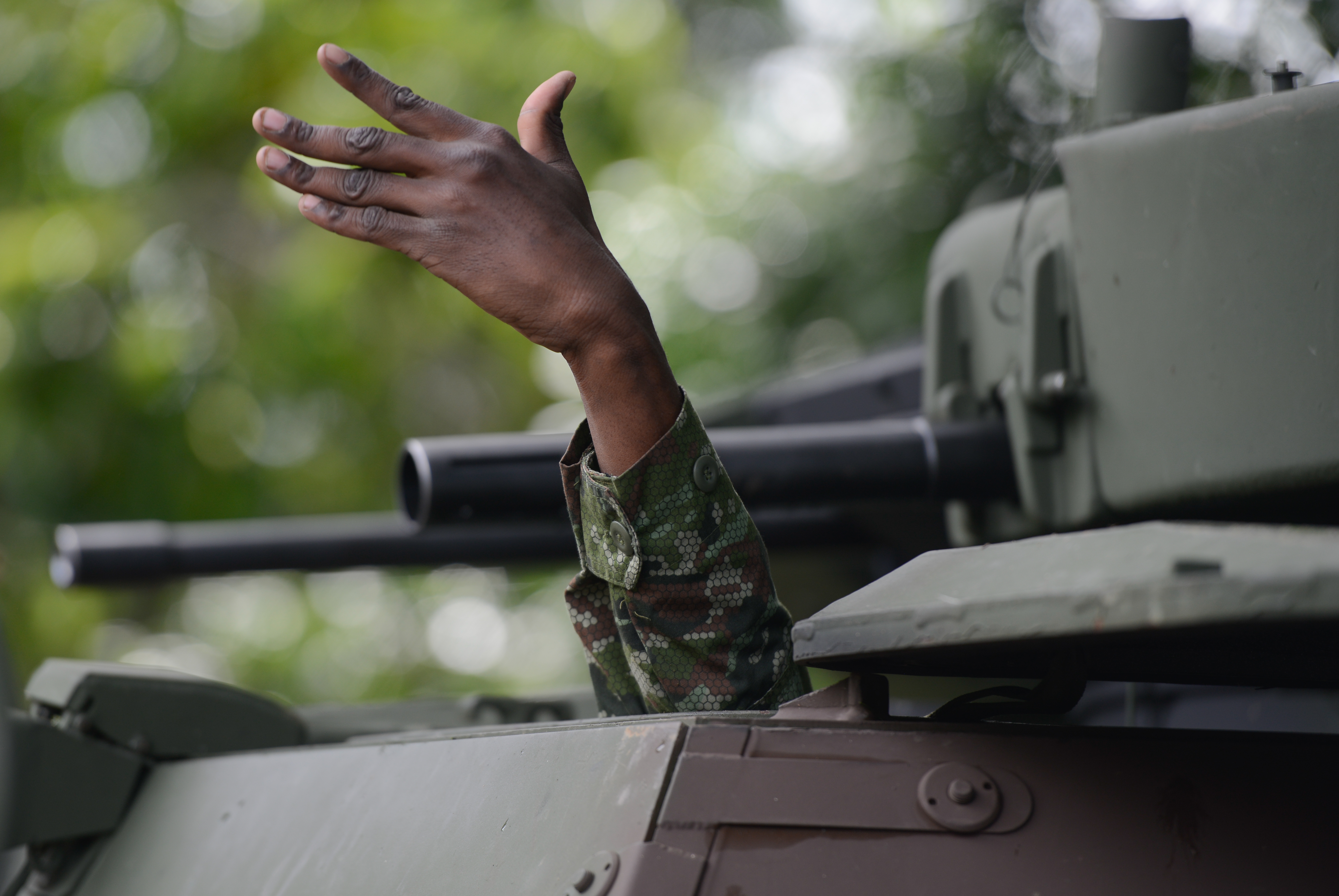 Cuatro militares heridos tras combate con el ELN en el Cauca