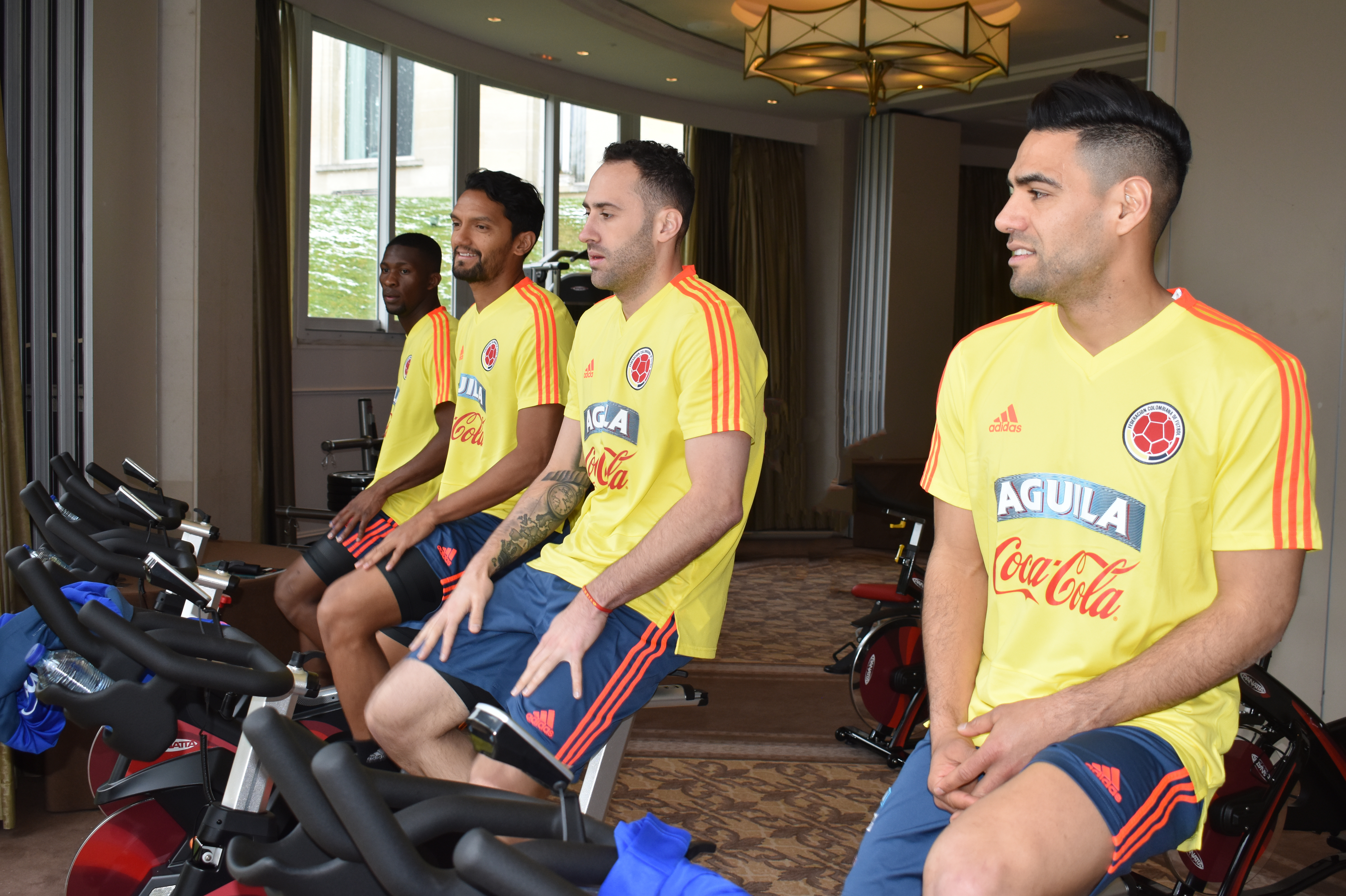 Con 15 jugadores, comenzó la concentración de Colombia en París