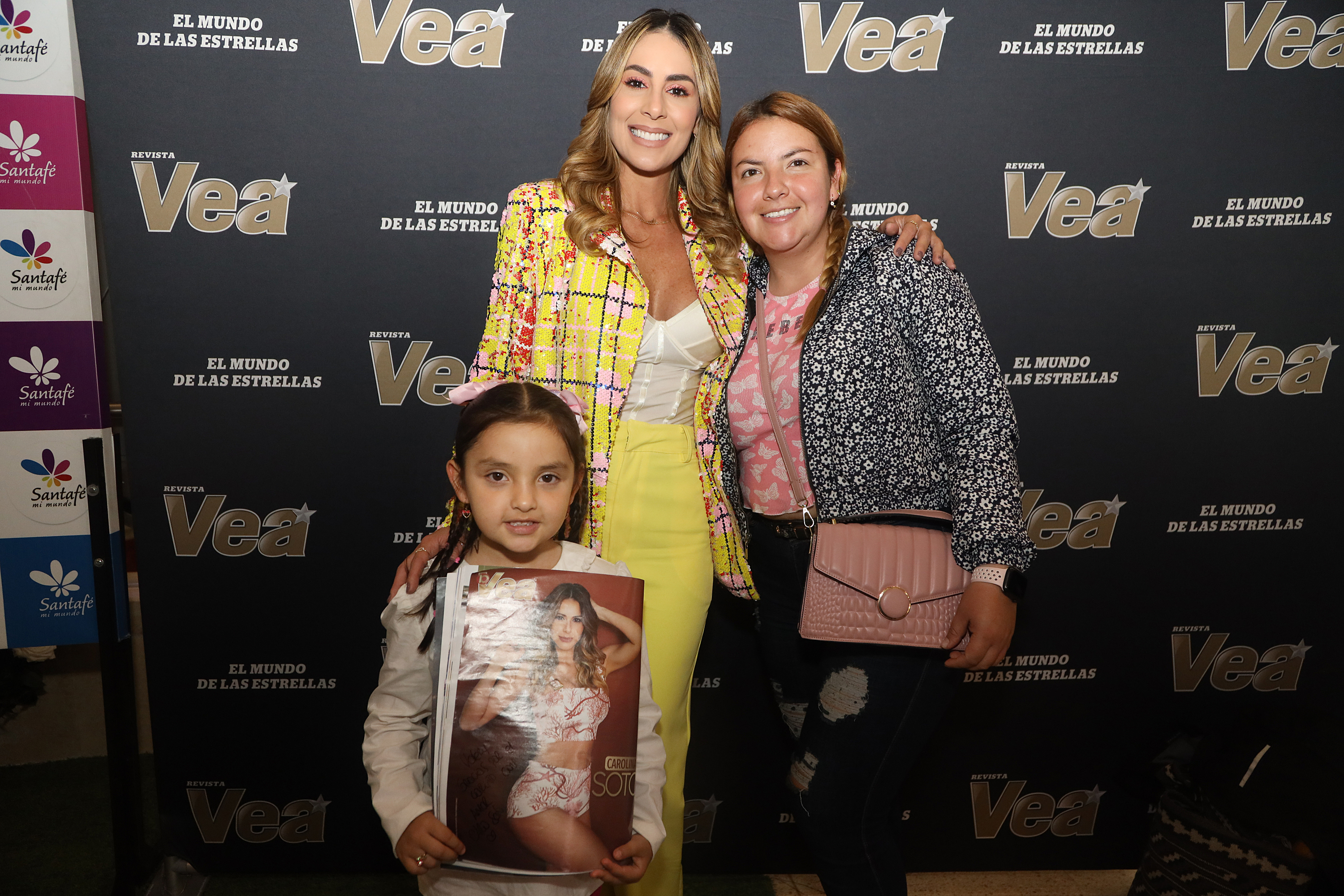 Carolina Soto firma de autógrafos en Centro Comercial Santafé
