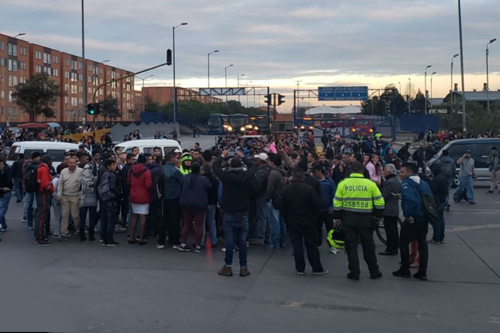 Caos en Transmilenio: cierran Portal Américas por protestas