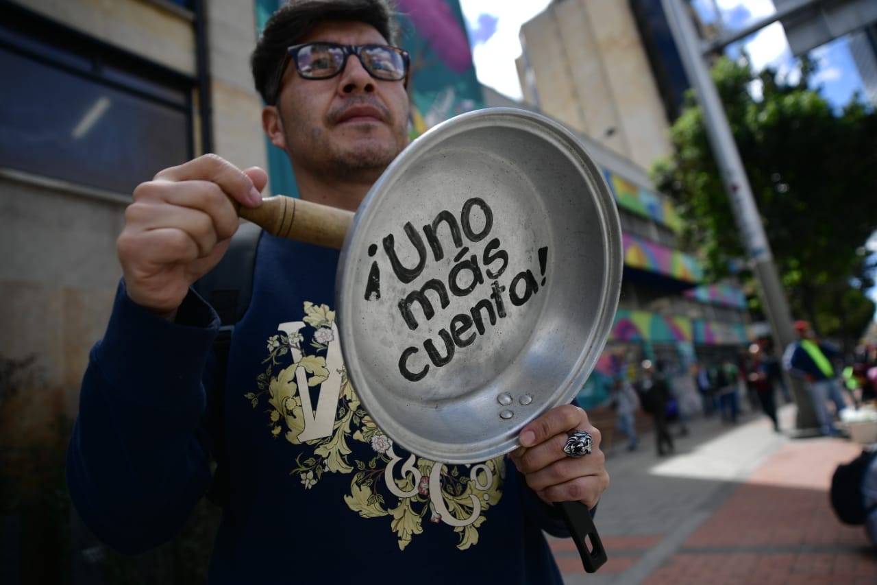 Con «cacerolazo musical» cerró el día de protestas en Bogotá