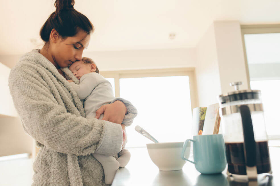 ¿Qué debes hacer si visitas a una mujer que acaba de tener un hijo?