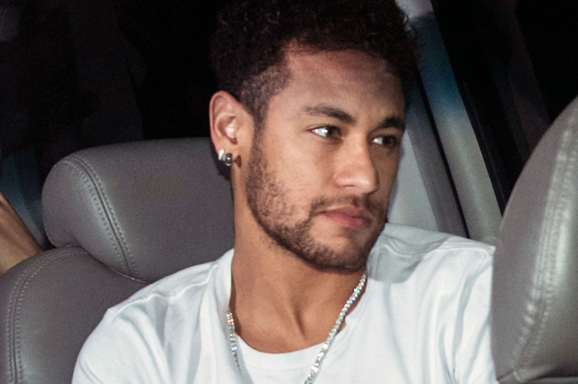 Neymar dejó el hospital y comienza su recuperación