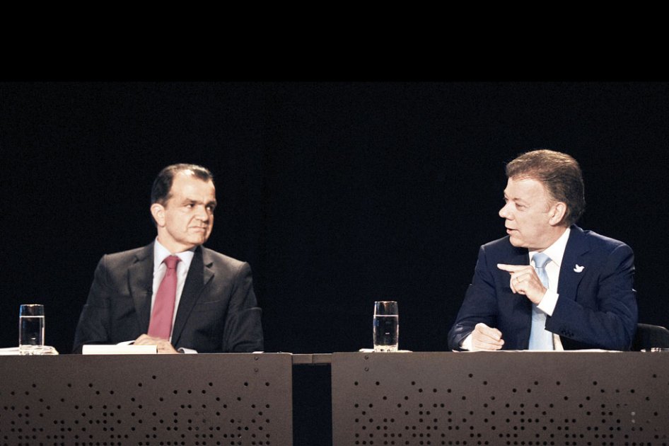  Los candidatos Óscar Iván Zuluaga y Juan Manuel Santos en debate. / Andrés Torres