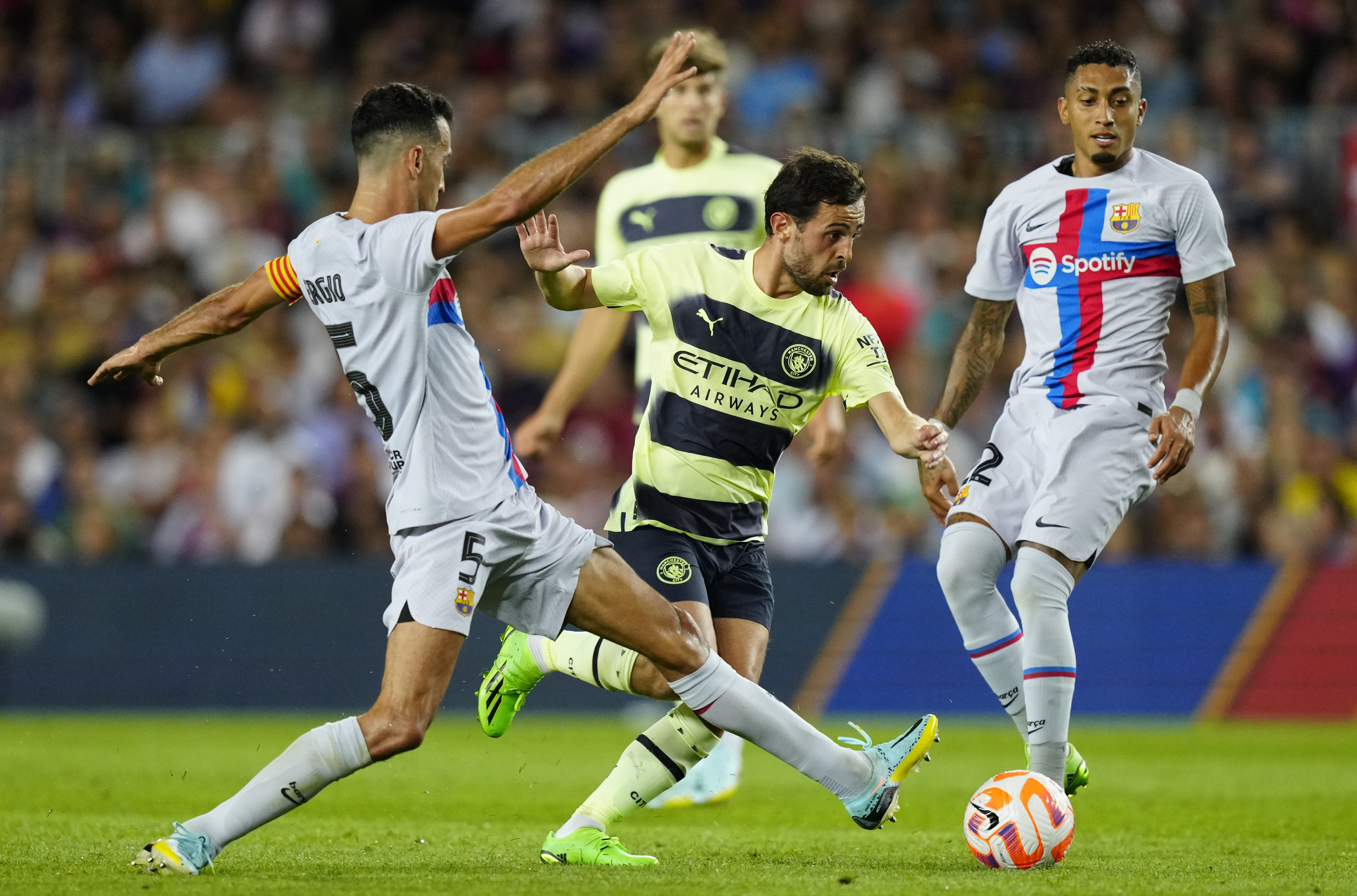 Barcelona y Manchester City empatan 3-3 en un partido solidario