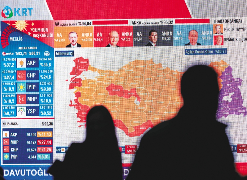 En total, 64 millones de personas estuvieron convocadas a las urnas en Turquía (donde la participación suele superar el 80 %).