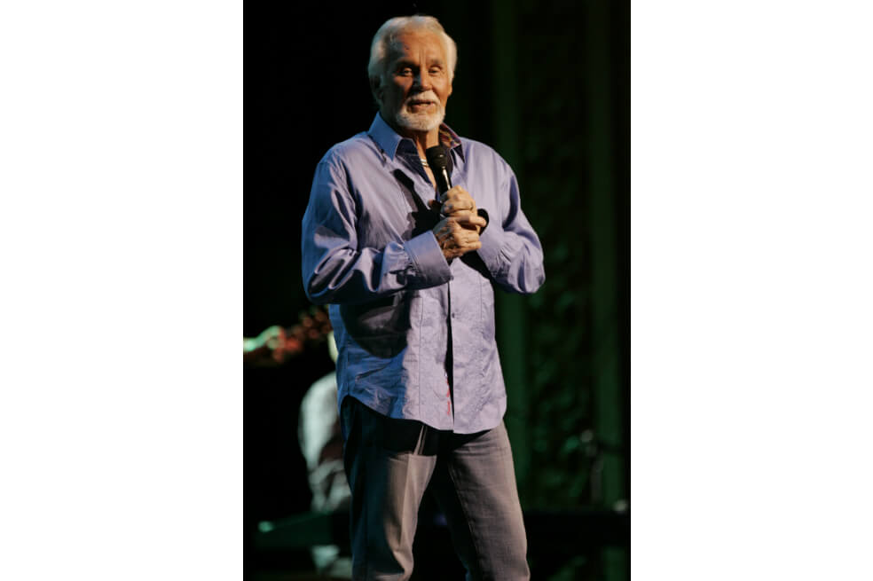 Murió Kenny Rogers, icono de la música country