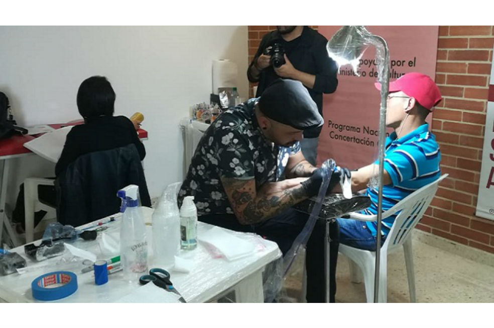 Lanzan en Bogotá campaña para corregir errores ortográficos en tatuajes