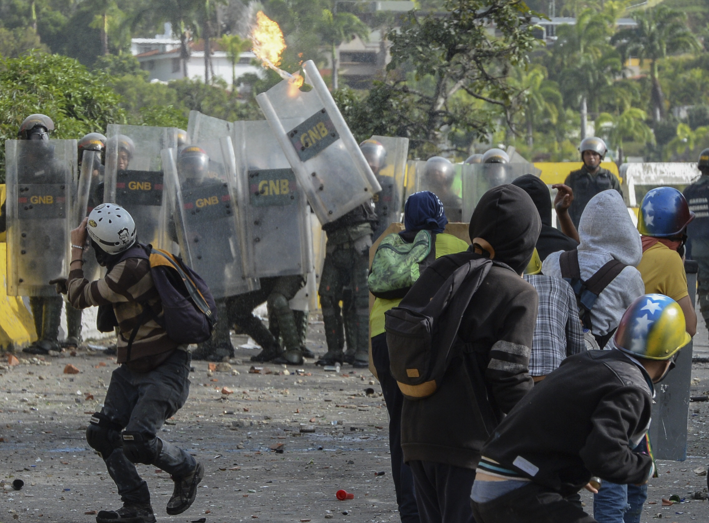 Muerte de joven de 17 años aumenta a 93 el número de víctimas por protestas en Venezuela