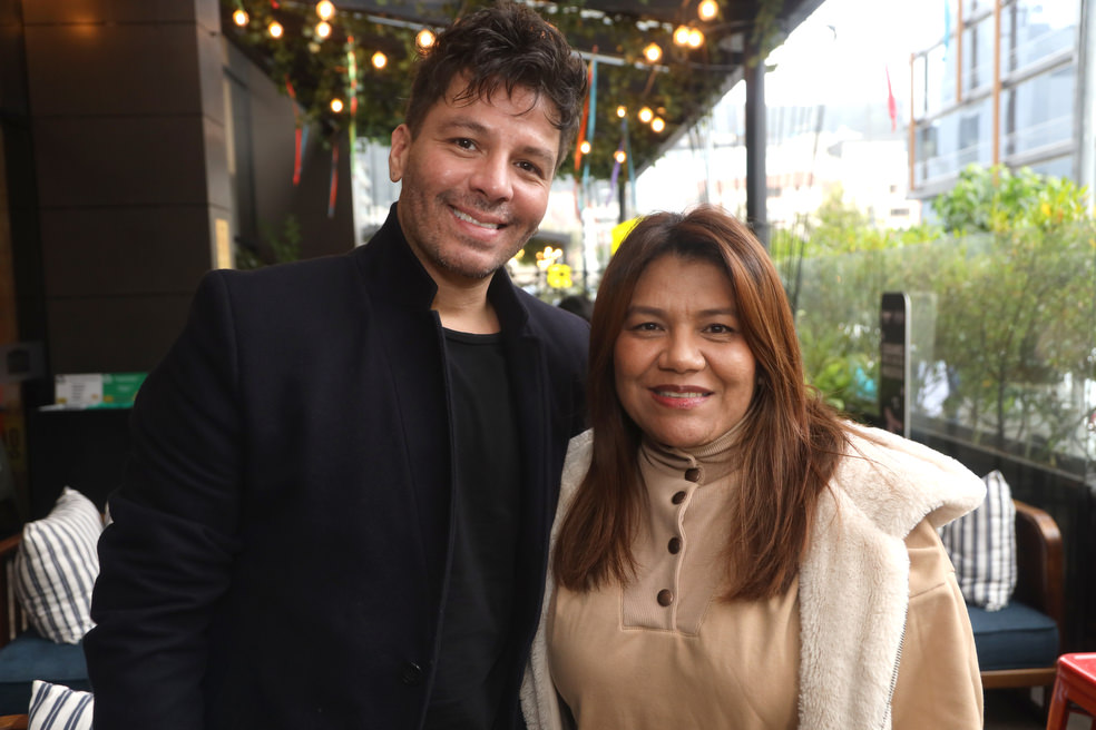 Lanzamiento Yuri Vargas . Se ha caracterizado por ser una mujer polifacética, desempeñándose en el campo de la actuación con reconocimiento nacional e internacional y quien recientemente fue admitida por la Academia Colombiana de Artes y Ciencias a raíz de su gran trayectoria en el medio artístico demostrando la gran profesional que es, además lidera su emprendimiento con la marca YK en la cual lleva trabajando más de 8 años, Creando productos de salud y belleza que ayudan a mantener una piel sana y limpia de impurezas.