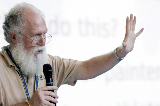 La historia de Jon Hall el líder de Linux