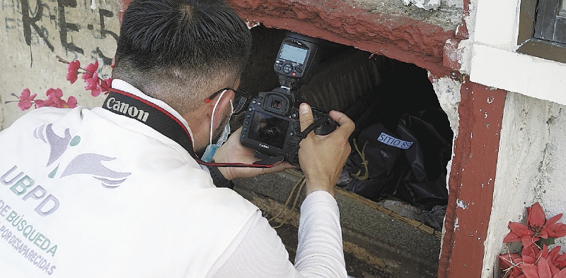 El  equipo forense inició la diligencia en el Cementerio La Dolorosa el 13 de septiembre.