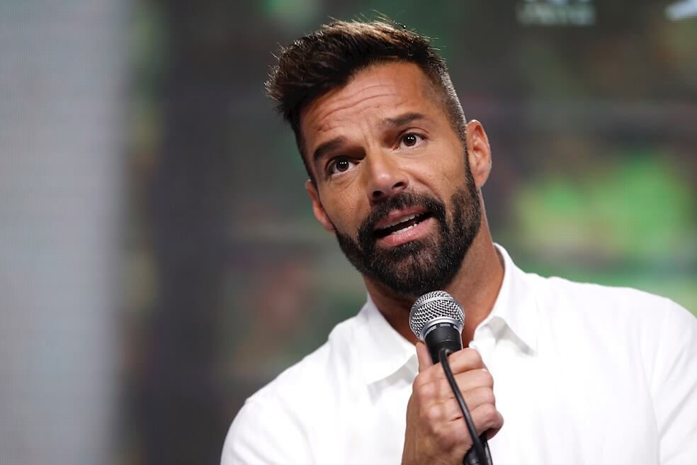 Que las protestas en Chile sirvan “de efecto dominó” para otras partes del mundo: Ricky Martin
