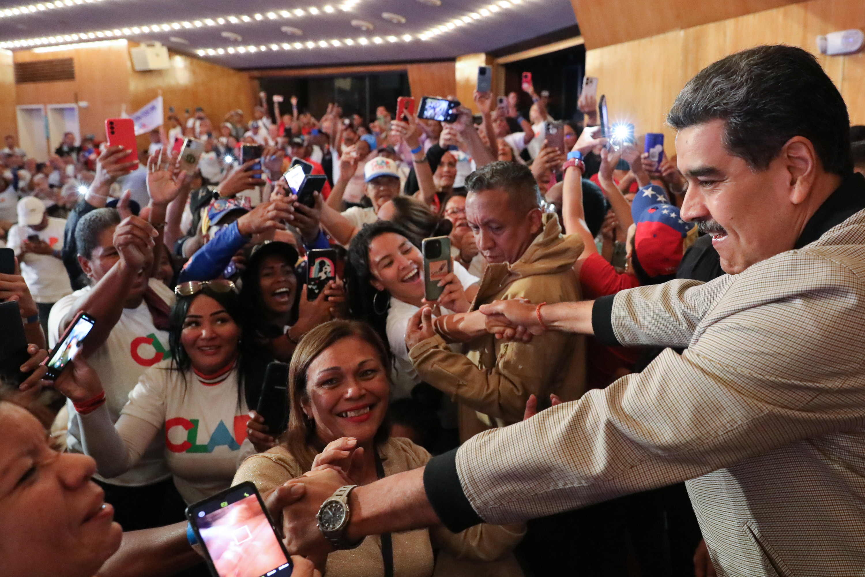 Nicolás Maduro, el presidente autoritario que hace campaña como “obrero del pueblo”