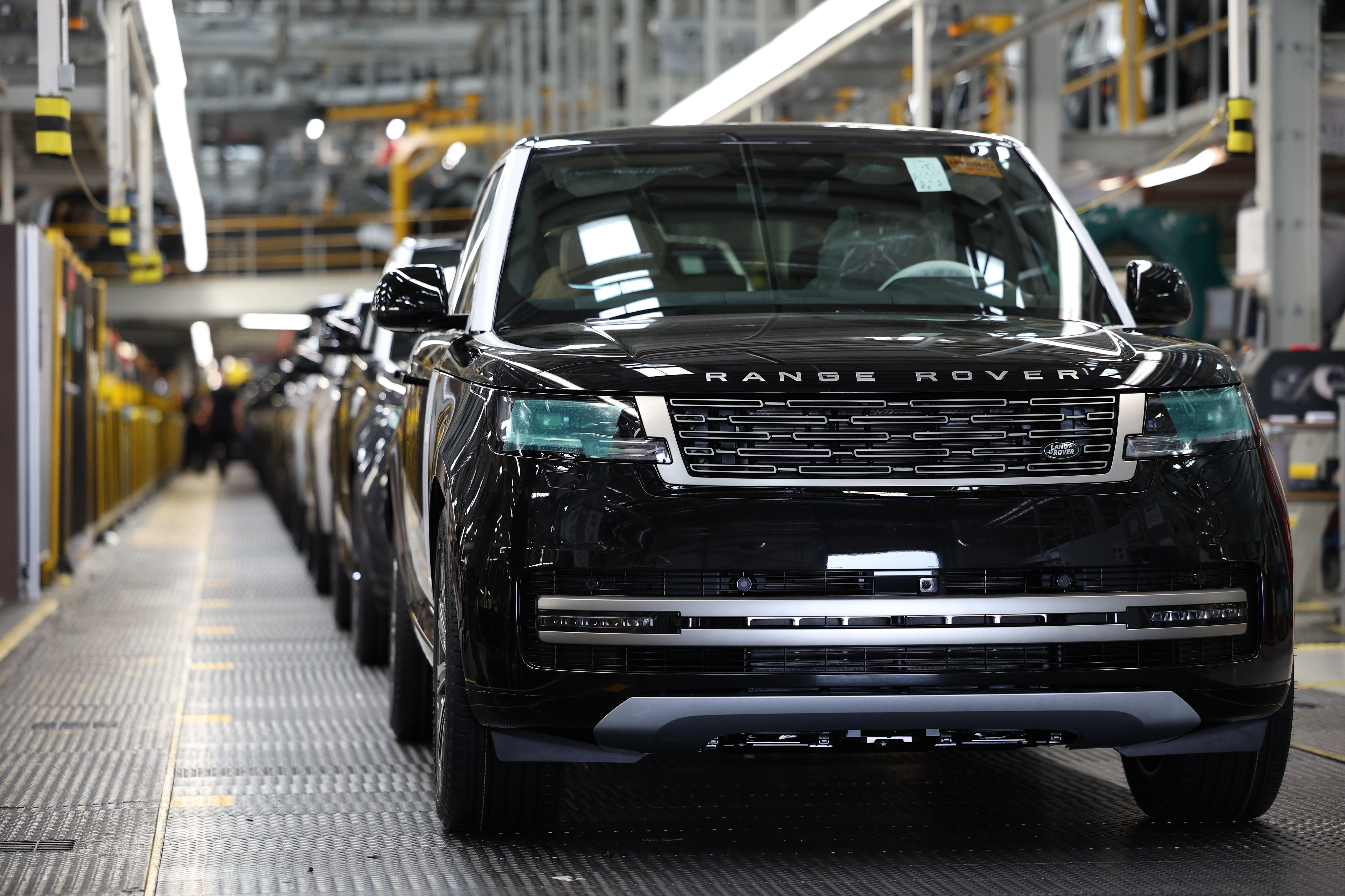 SOLIHULL (United Kingdom), 07/04/2025.- The production line at the Jaguar Land Rover factory in Solihull, Britain, 07 April 2025. On 02 April, the US president announced a series of 'reciprocal tariffs' to be imposed on US trading partners, including a 25 percent levy on imported vehicles to the US. (Reino Unido) EFE/EPA/ADAM VAUGHAN / POOL