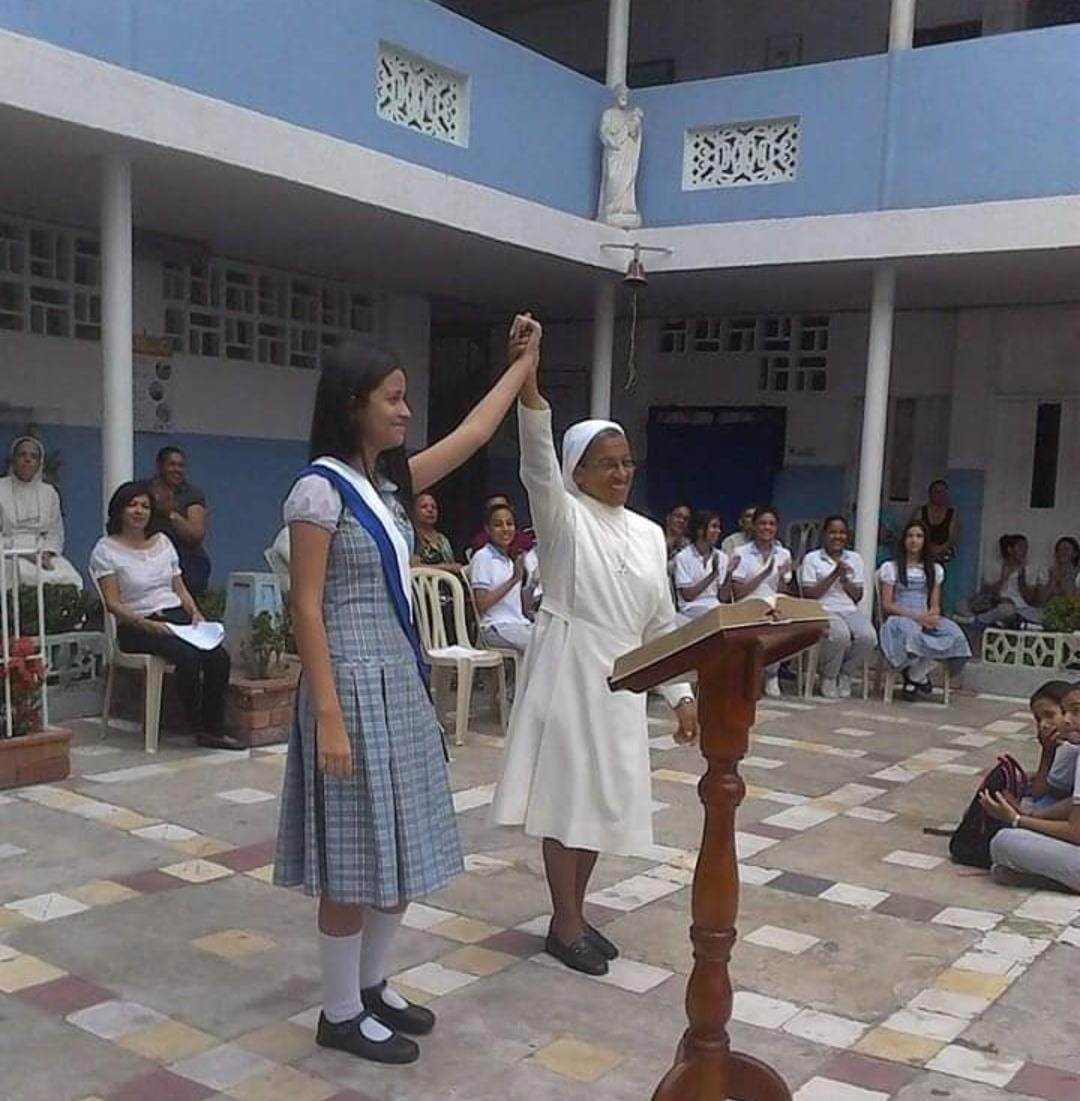 Marla durante la posición como personera estudiantil en el colegio Marie Poussepin en 2014.