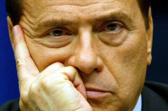 Fiscalía de Nápoles pide juicio inmediato a Berlusconi por corrupción