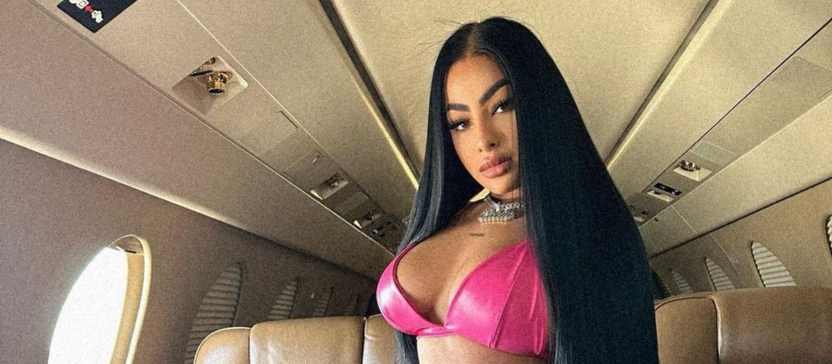 Yailin rompió un cartel de Anuel AA en un concierto y le envió fuerte mensaje