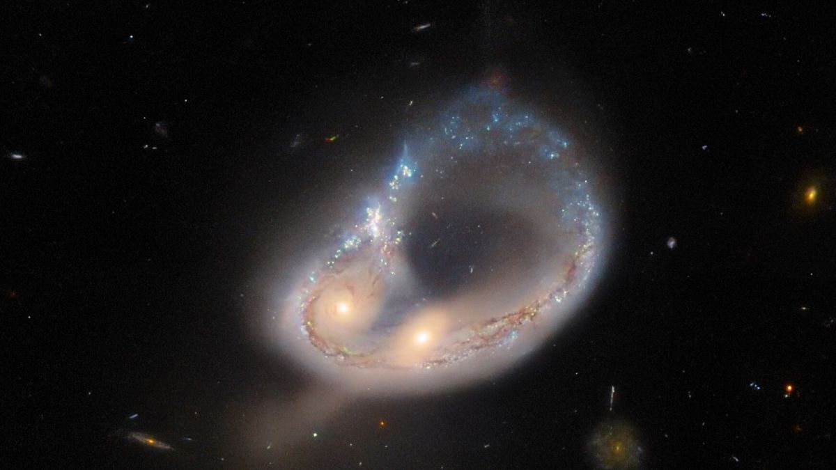 El telescopio espacial Hubble muestra el resultado de la colisión de dos galaxias