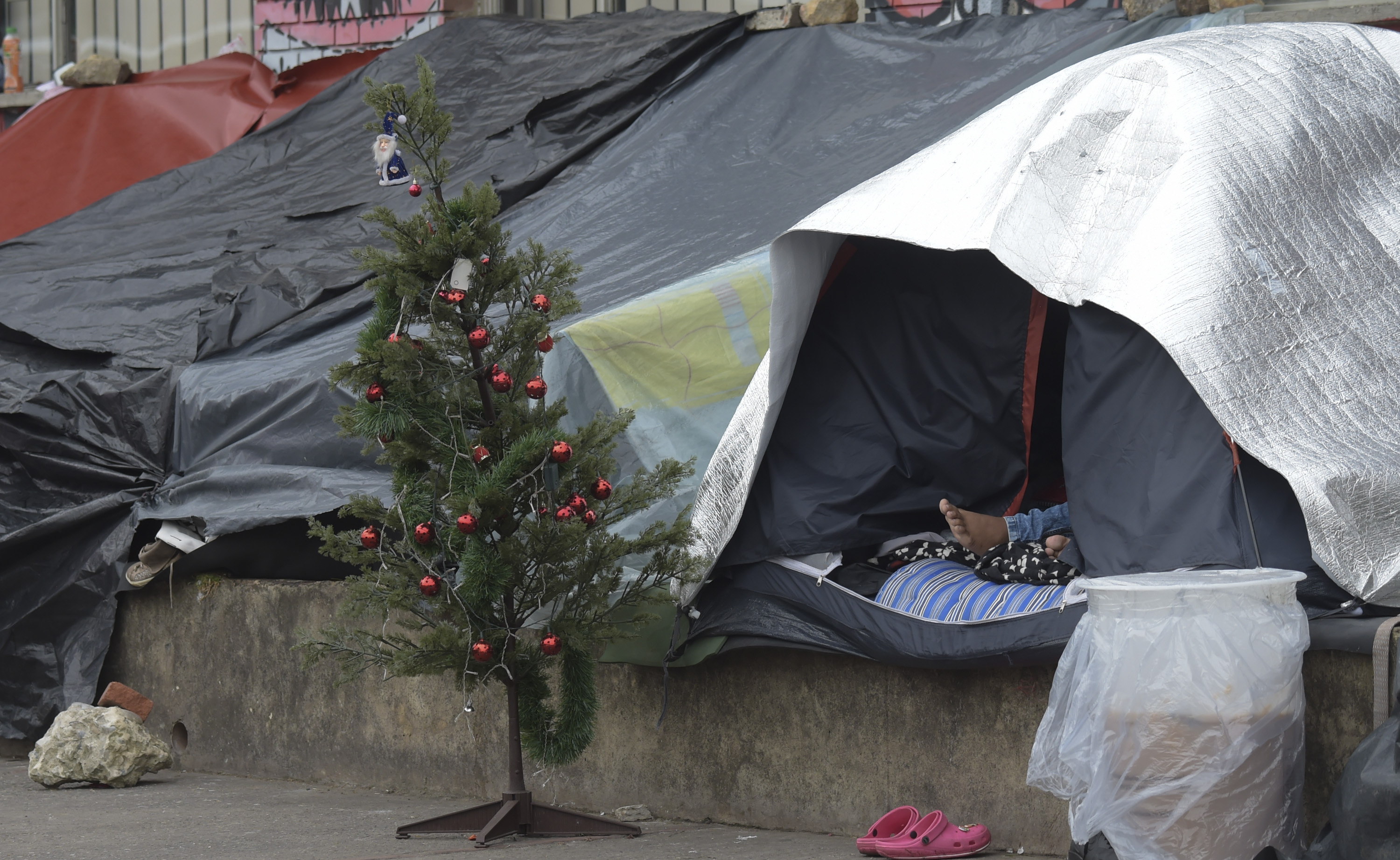 La incertidumbre reina en el predio tomado por los venezolanos en Bogotá