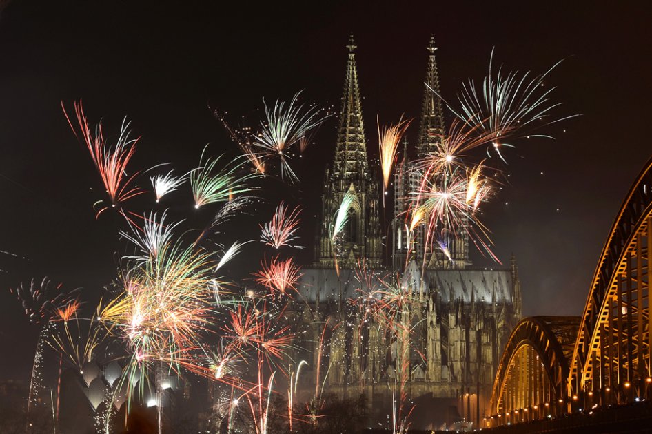 El mundo celebra llegada de 2013 a pesar de crisis y guerras