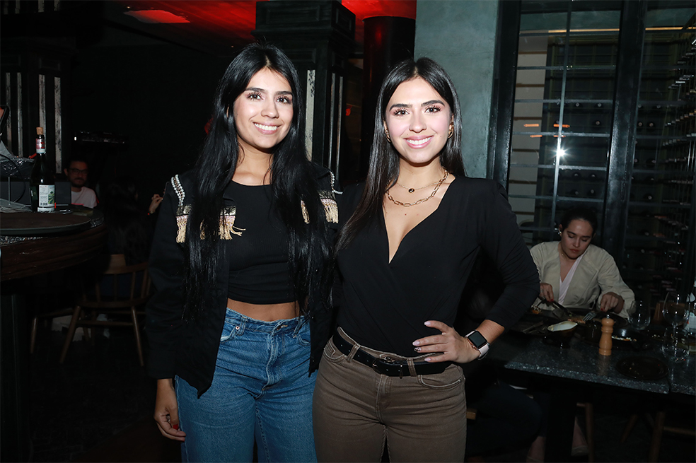 Cortés y Cortez Grand Opening
Este viernes primero de julio, el bar restaurante Cortés y Cortez hizo su grand opening, una propuesta gastronómica con un alto sentido de servicio y una propuesta variada musicalmente, un ambiente audaz y divertido con una gran oferta de buena cocina.