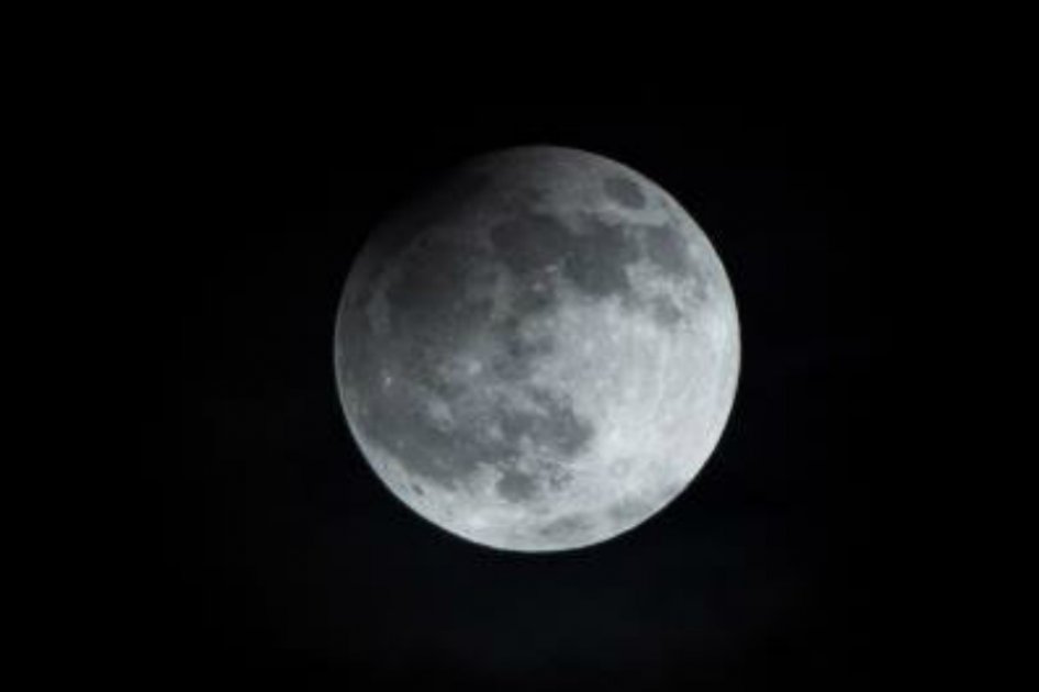 La luna pudo formarse tras varios choques de planetas contra la Tierra