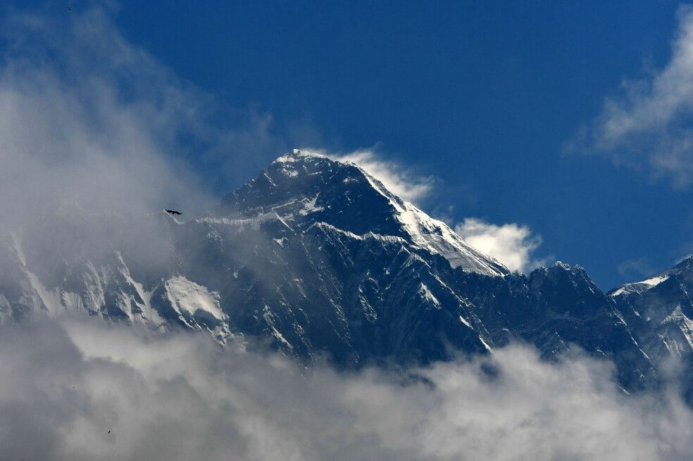 Recuperan cuatro cuerpos y recolectan diez toneladas de basura en el Everest