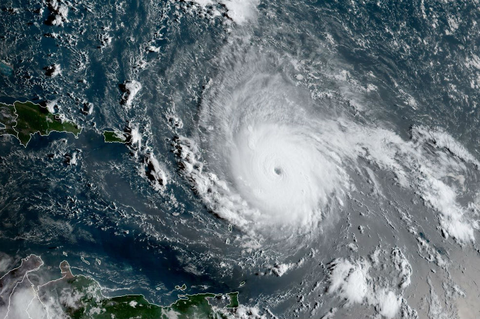 Irma se convierte en huracán categoría 5 y se hace «extremadamente peligroso»