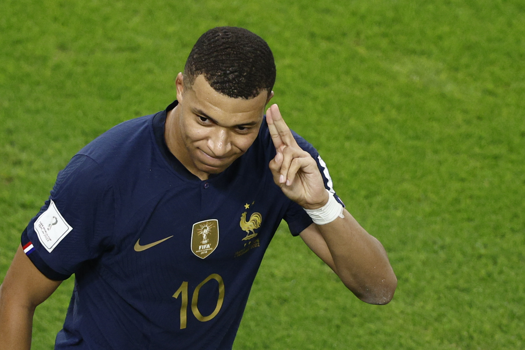 Mbappé brilló en la victoria de Francia sobre Polonia
