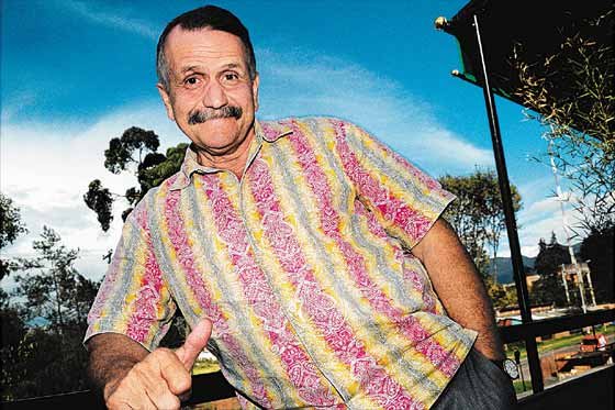 Álvaro Lemmon, el “hombre caimán”, pide que lo contraten para enviar saludos