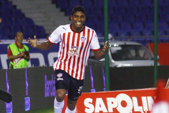 Junior desperdició penal, pero venció a Patriotas en Barranquilla