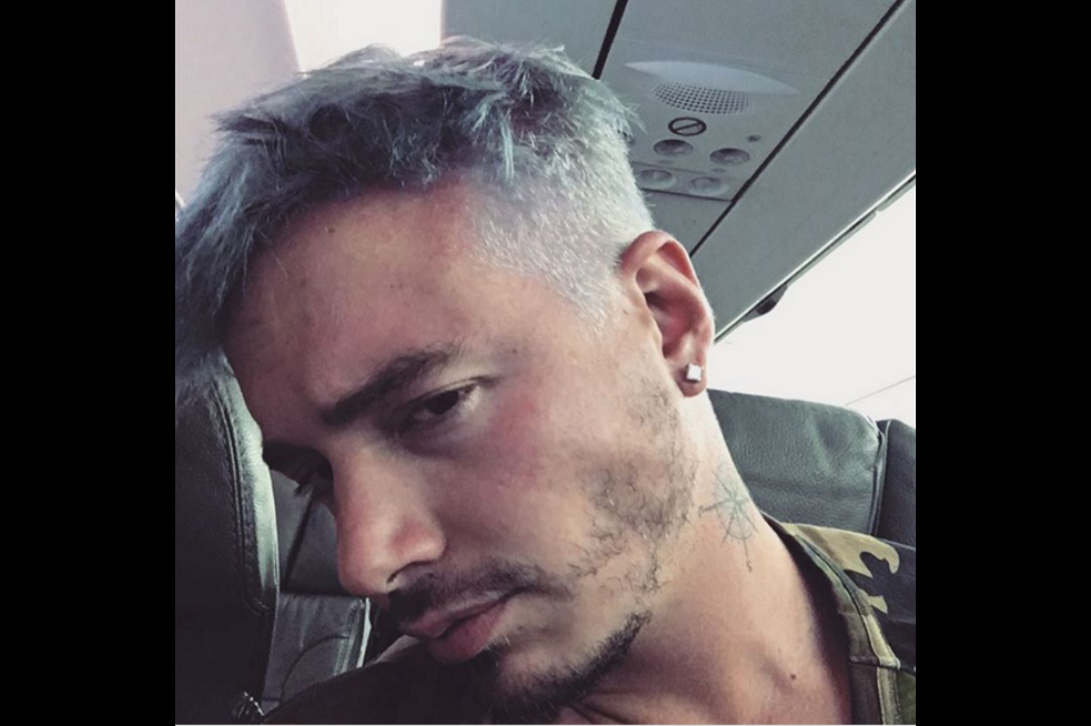 J Balvin enciende las redes sociales con su cambio de look