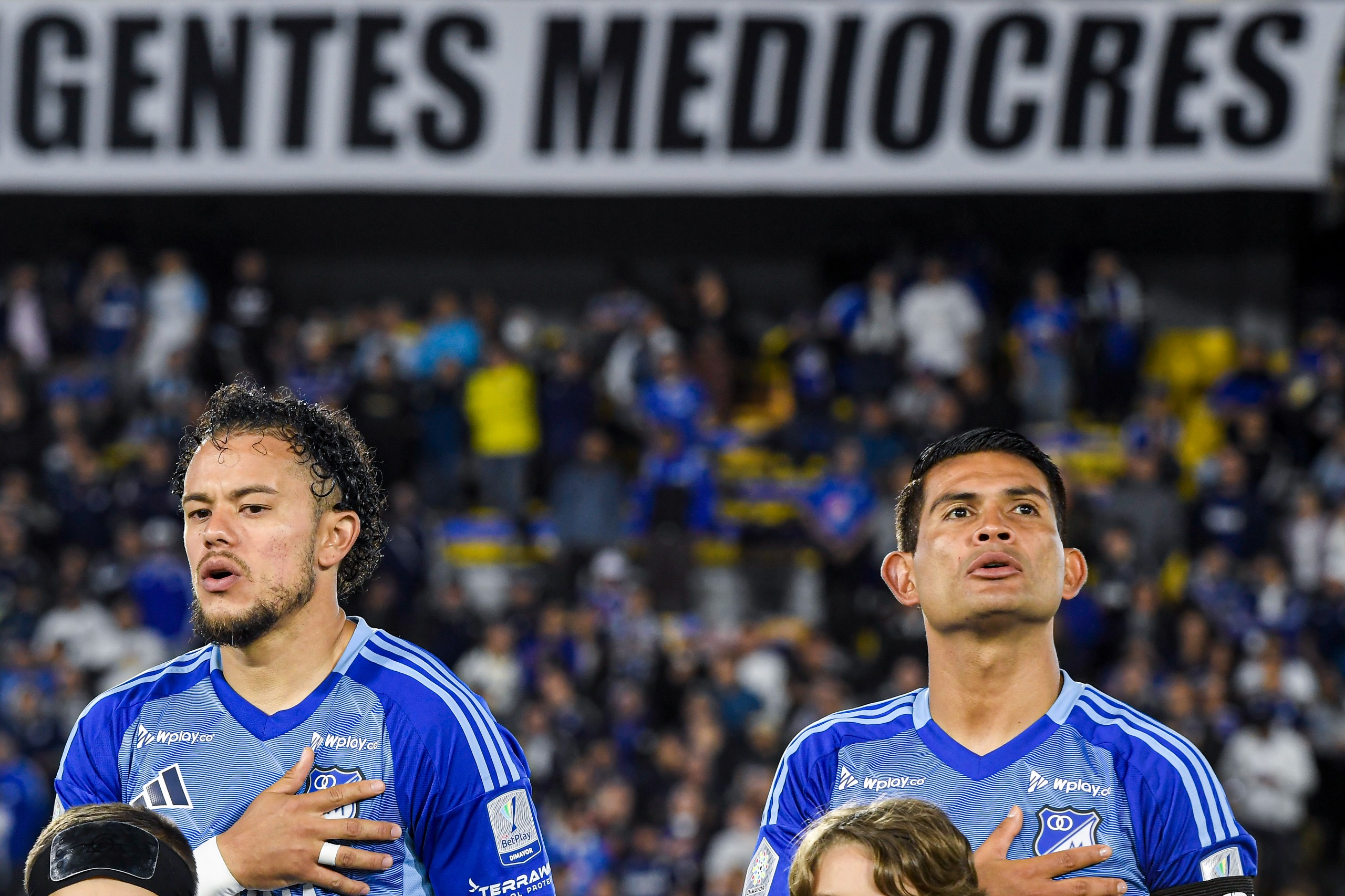 Desde el inicio del partido, la hinchada de Millonarios manifestó su inconformismo con las directivas por el bajo nivel del equipo, una constante durante todo el semestre en la Liga BetPlay 2025-II.
