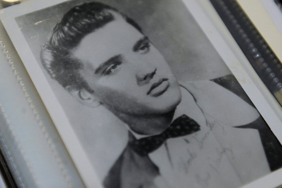 Fans de Elvis Presley conmemoran el 35 aniversario de su muerte