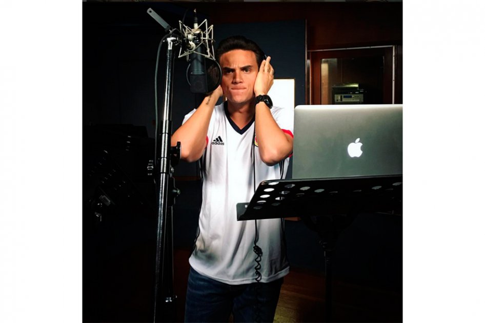 Silvestre Dangond se la pasa cantando y orando