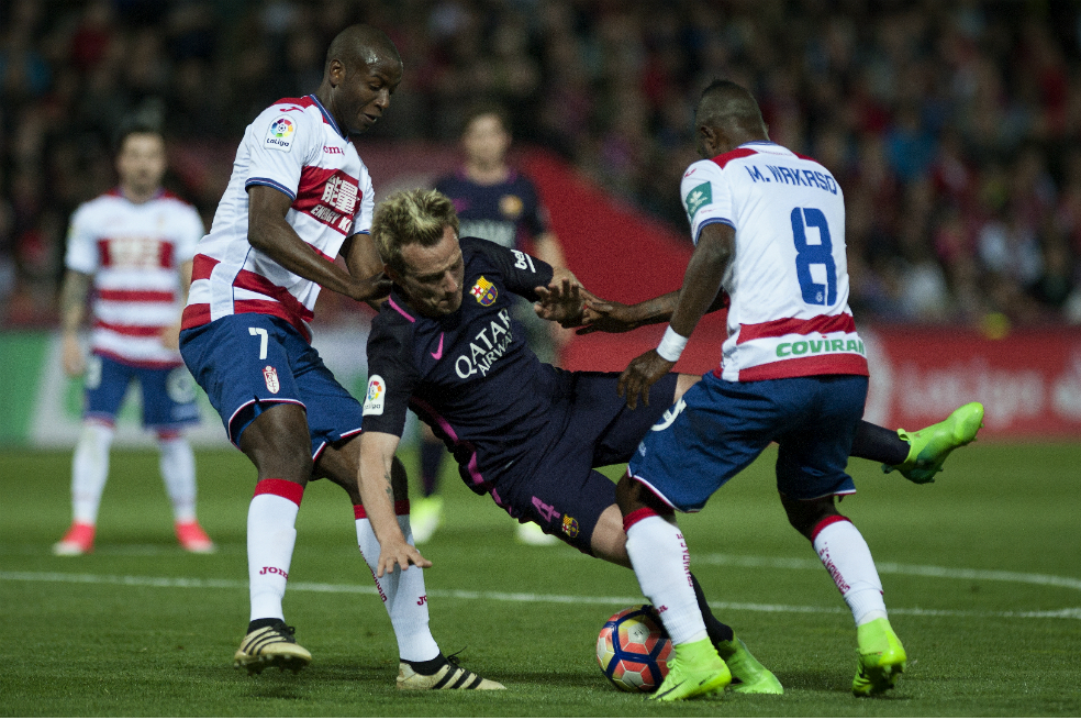 35 minutos para Adrián Ramos en la derrota del Granada ante Barcelona