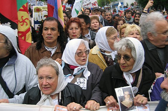 Murió una de las primeras Madres de Plaza de Mayo en Argentina