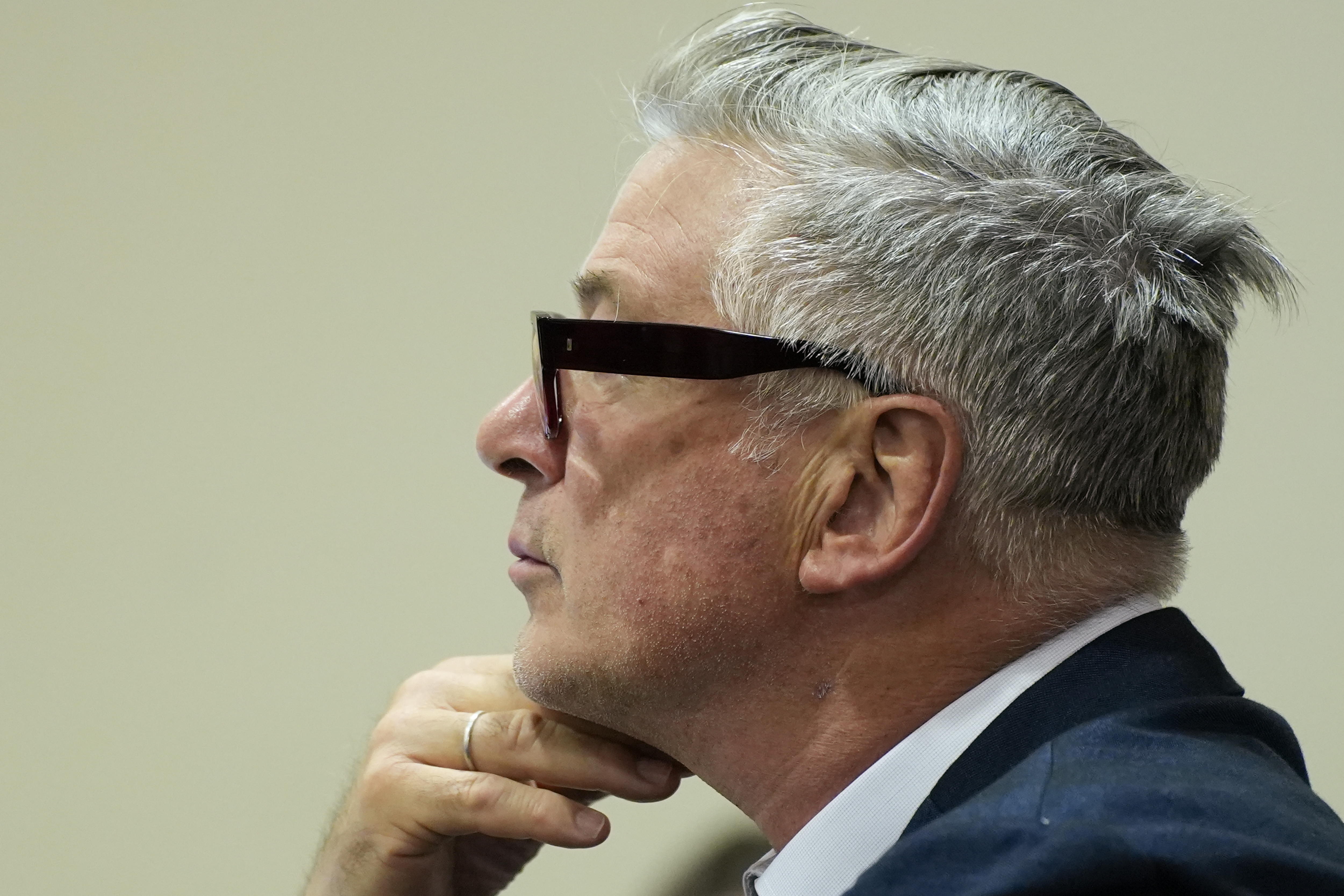 La Fiscalía acusa a Baldwin de “imprudente” y la defensa culpa a otros miembros del equipo