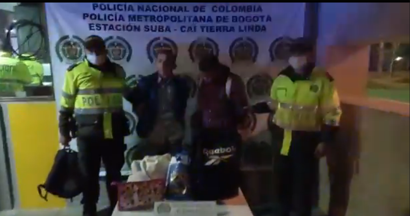 Capturan a dos sujetos justo después de asaltar bus de servicio público en Bogotá