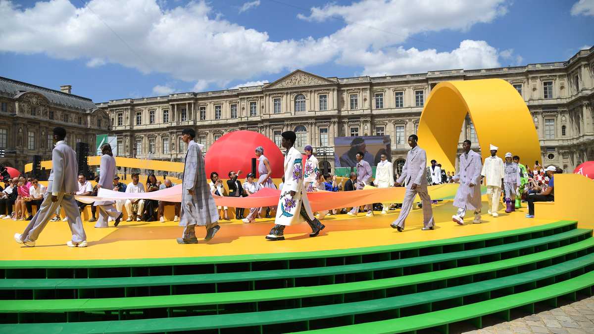 Models walk the runway during the Louis Vuitton Menswear Spring Summer 2023 show as part of Paris Fashion Week on June 23, 2022 in Paris, France. (Photo by Dominique Charriau/WireImage) - Foto: 2022 Dominique Charriau