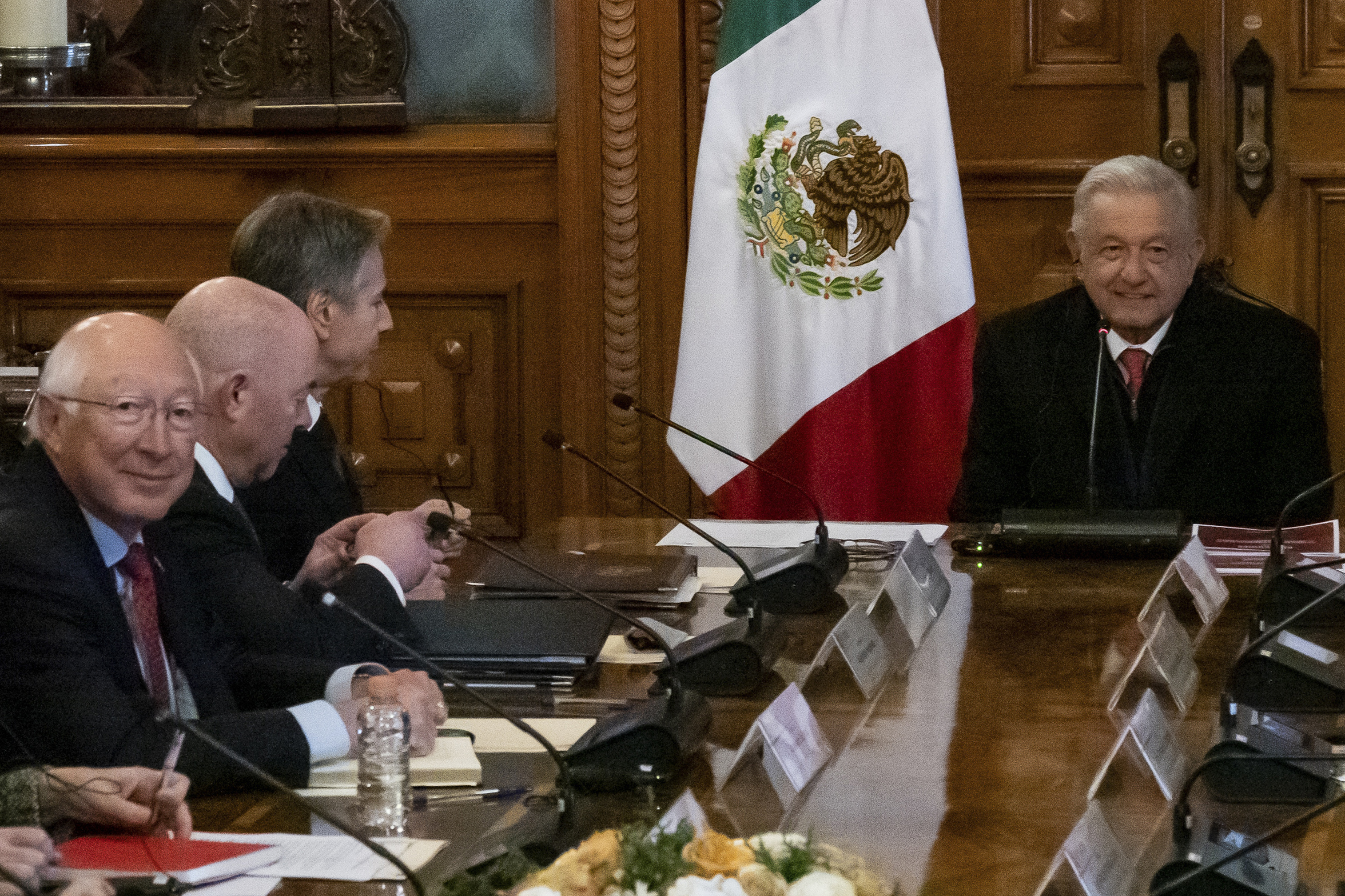 México y EE. UU. mantendrán abiertos los pasos fronterizos, tras visita de Blinken